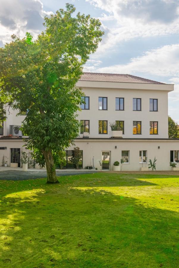 Hotel Osetia Garden Momchilgrado Exterior foto